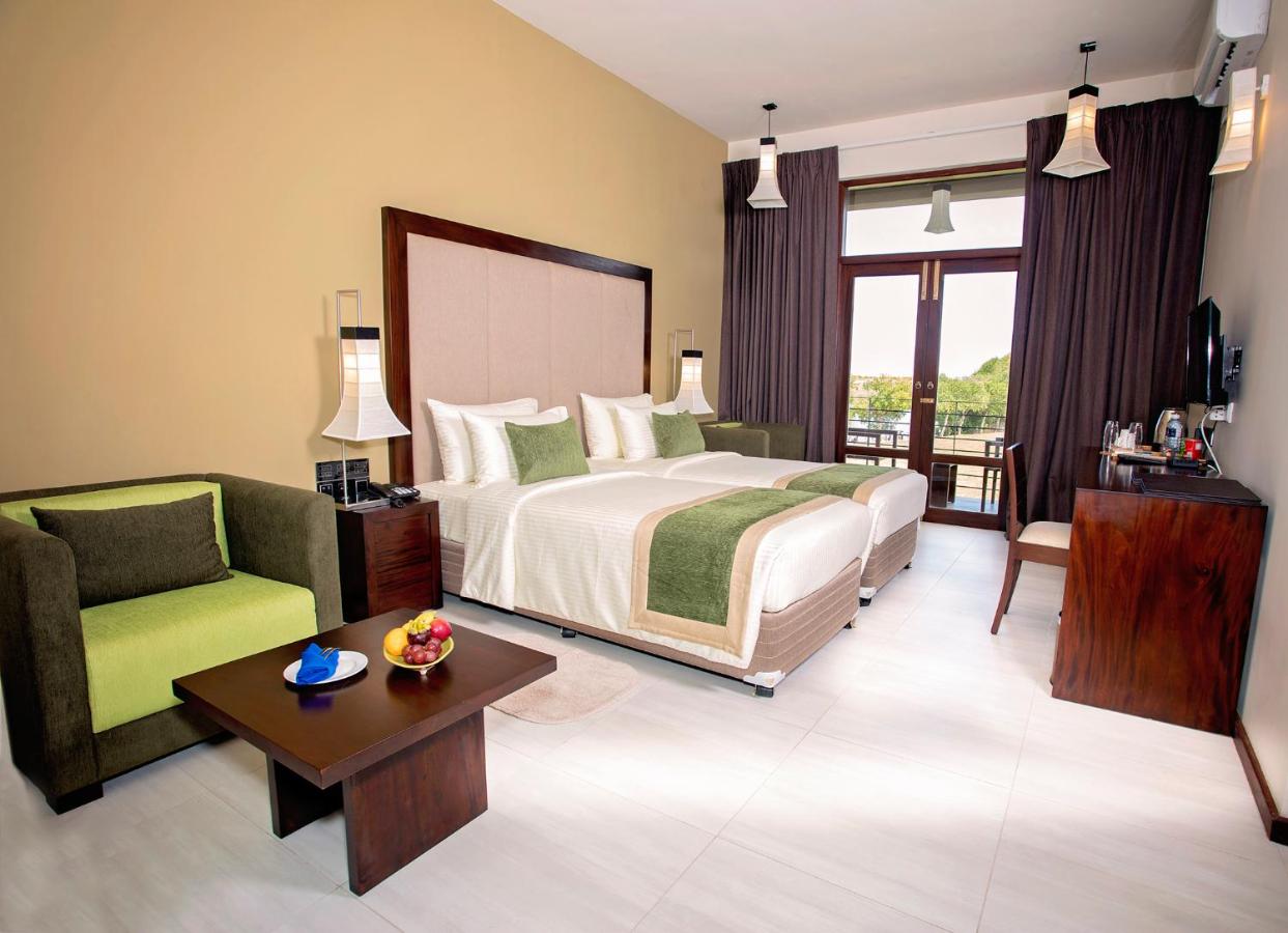 Day Use Room (8:00am - 6:00pm Same Day): Standard Double Room (Welcome Drink, 10% off on F&B & Use of the Swimming Pool)