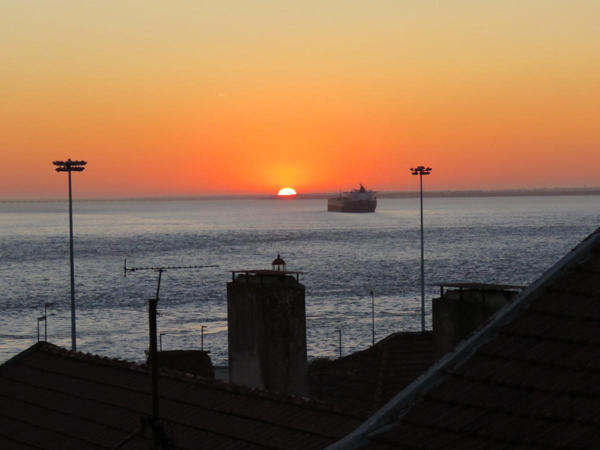 TEJO HOUSE RIVER Lisbon (Cacilhas) - B&B