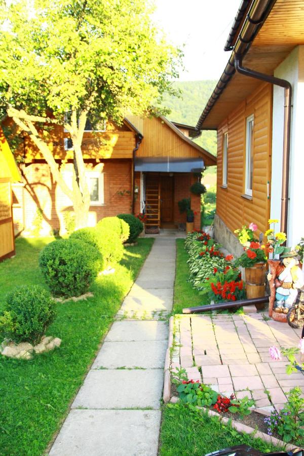 B&B Yaremche - у андрія - Bed and Breakfast Yaremche