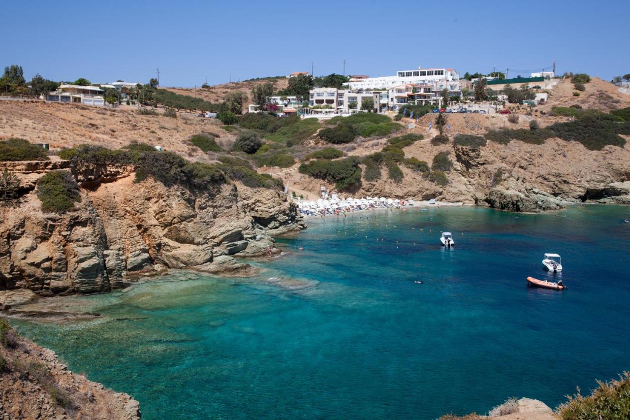 Family seaside Kladissos Villa with private heated pool! - B&B Agía Pelagía