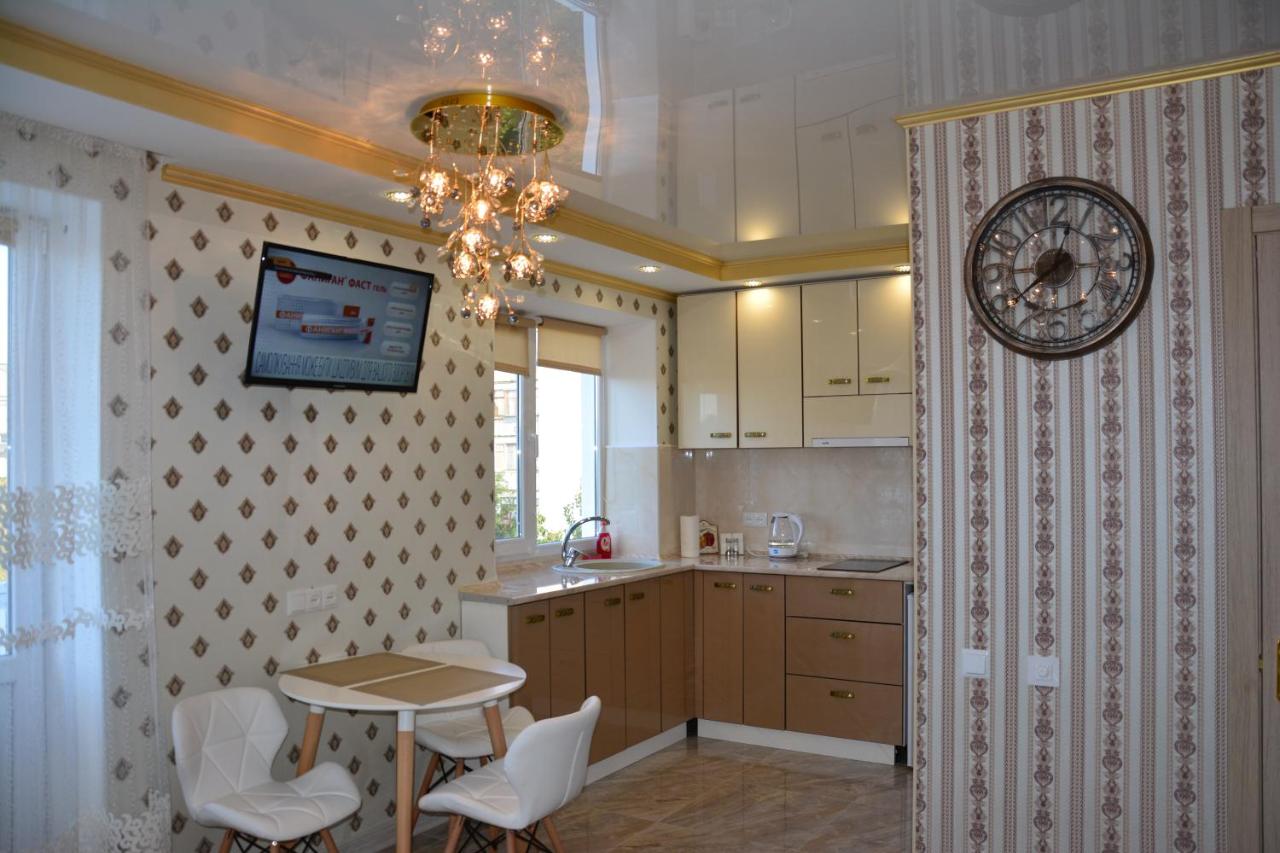 Apartaments on Preobrazhenskaya 8 - B&B
