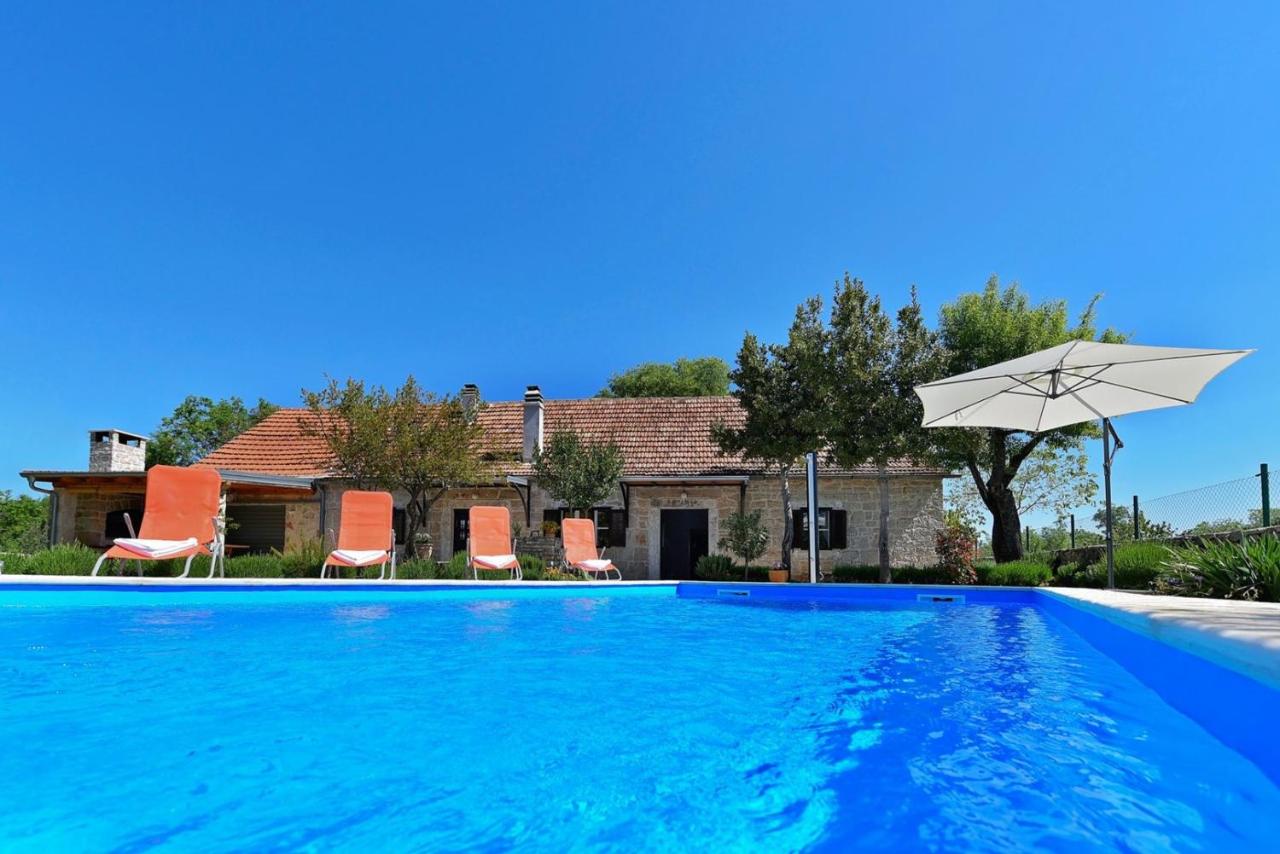 Villa Krasa ZadarVillas - B&B Suknovci