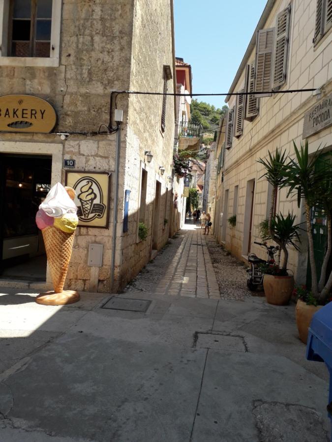 Heart of Vis and Kut area Apartman Romandic - B&B Vis