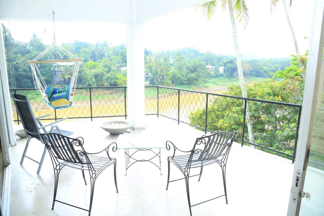 Riverside Suites - Bed and Breakfast