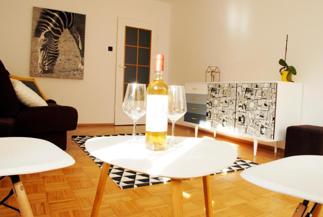 Yellow Apartment oposite ZOO (5 minutes walk to the Old Town) - B&B Toruń