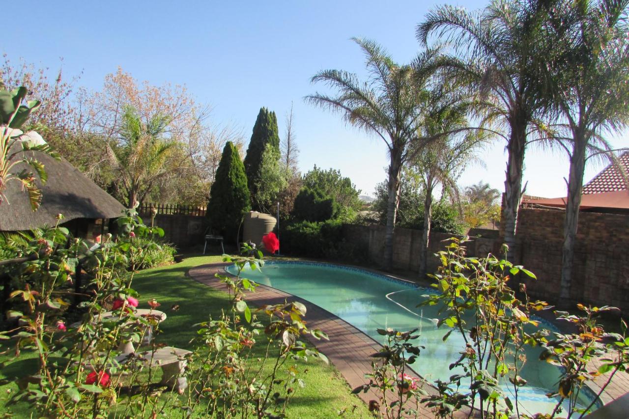 B&B Emalahleni - Oasis Of Life Guest House - Bed and Breakfast Emalahleni