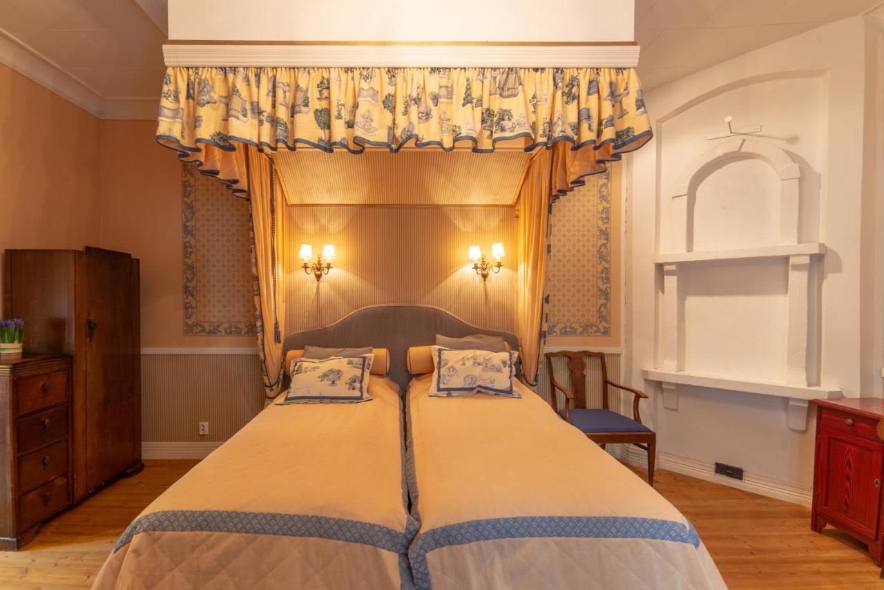Quadruple Room with Shared Bathroom