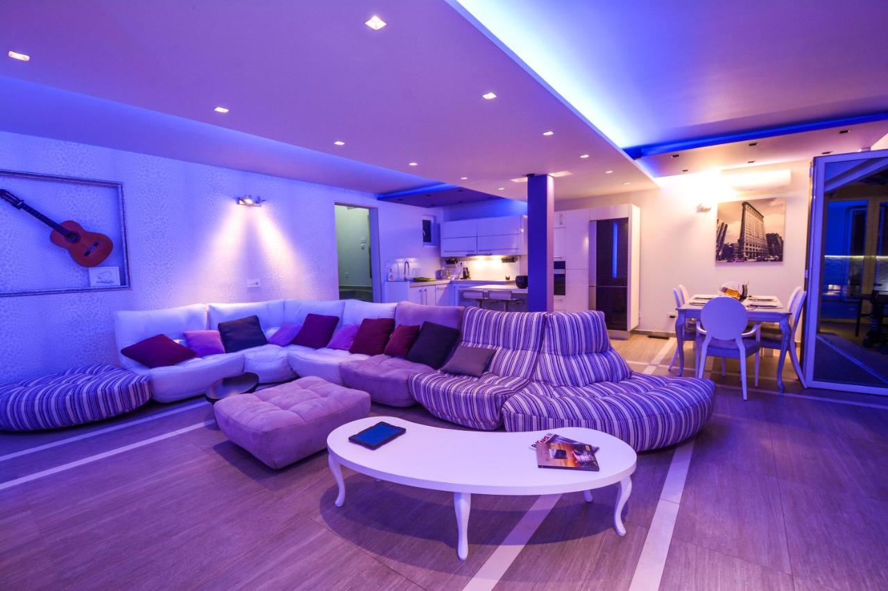 #1 Lux Villa with Pool, Gameroom, Spa, Zen Yard #Free airpot transport# - Chambres d’hôtes