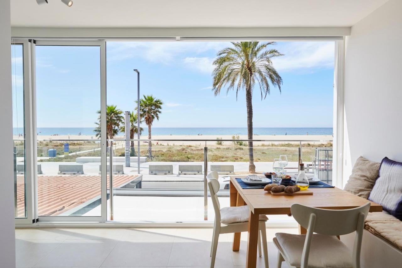 B&B Castelldefels - Sunny Beachfront Escape - Bed and Breakfast Castelldefels