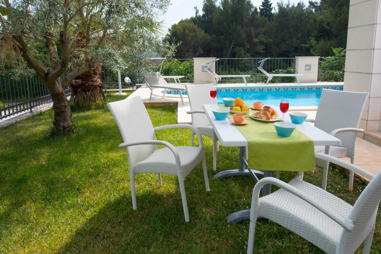 Deluxe Apartment with private Pool - 100m from the sea - B&B Pula