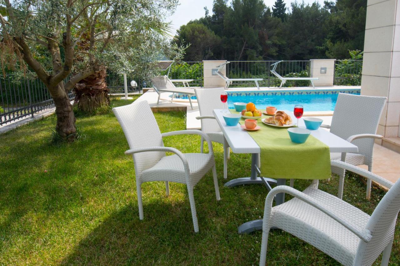 B&B Pola - Deluxe Apartment with private Pool - 100m from the sea - Bed and Breakfast Pola