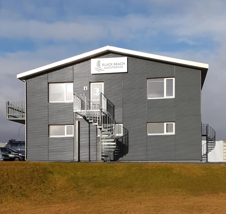 Black Beach Guesthouse - B&B