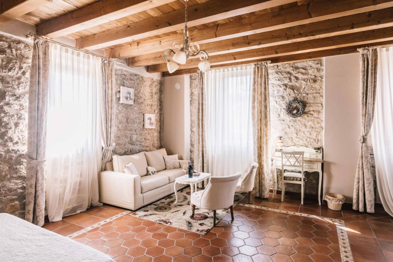 Suite Junior con vistas a la piscina 