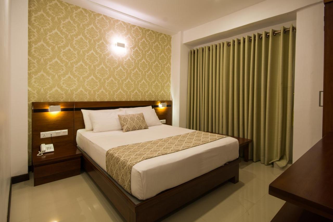 Deluxe Double Room with Free pickup or Drop to Kandy Railway Station
