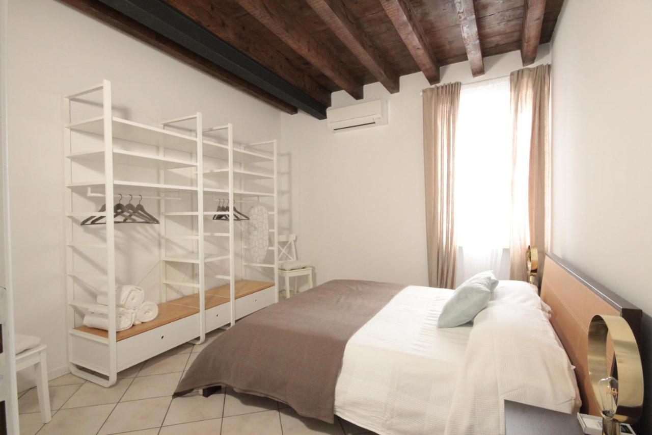 B&B Desenzano del Garda - INTERNO 4 - central cozy new flat - Bed and Breakfast Desenzano del Garda