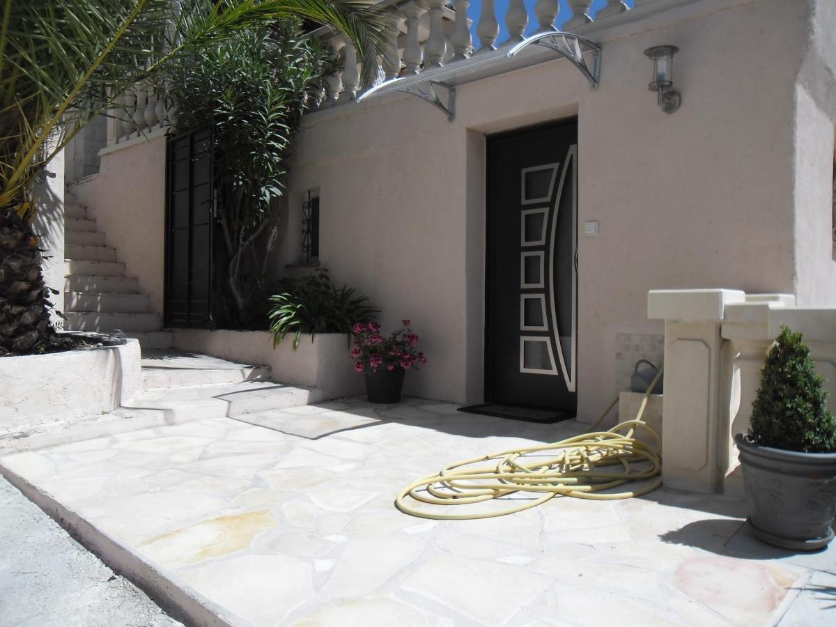 Charmante Villa à 15 min de Nice avec piscine - Ferienwohnung