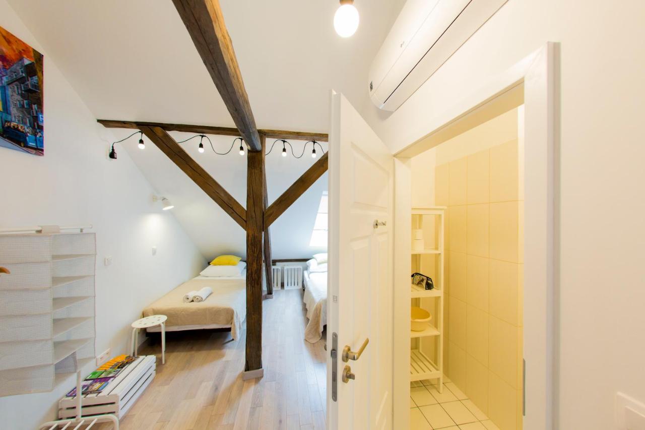 One-Bedroom Loft Apartment with One Queen Bed