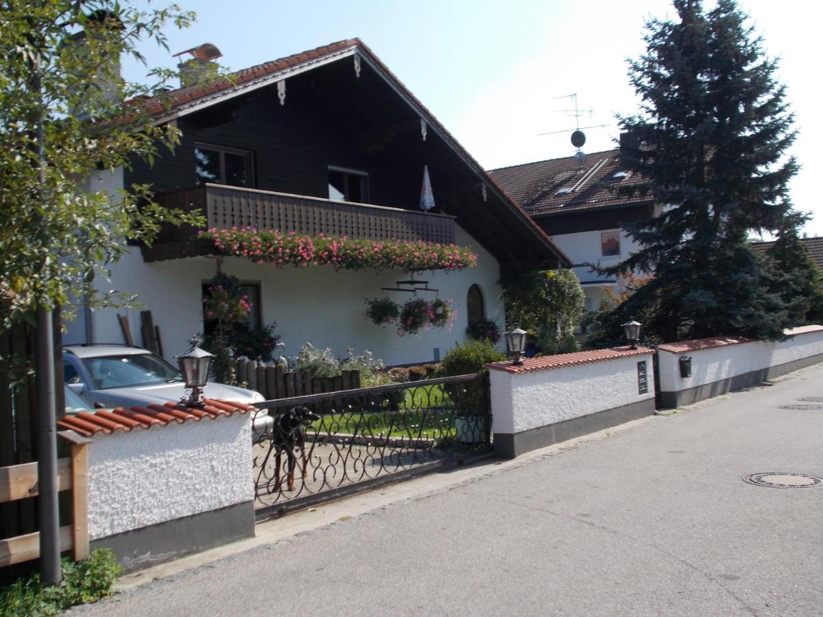 B&B Bruckmühl - Karl-Stieler-Straße - Bed and Breakfast Bruckmühl