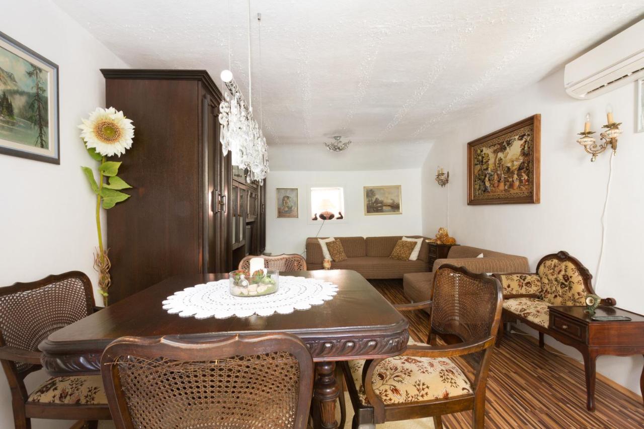 One-Bedroom Apartment (2 Adults) - Reica Street
