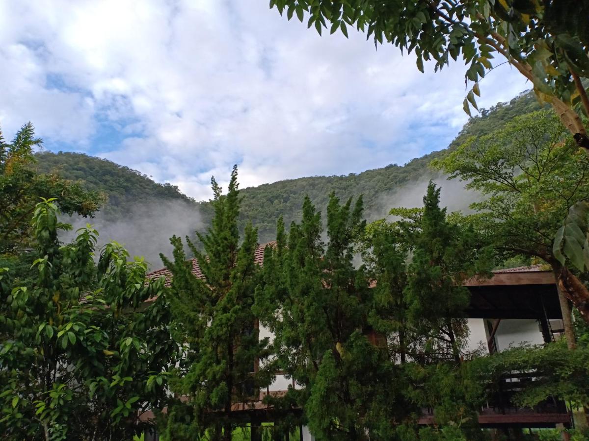 Familienzimmer mit Bergblick