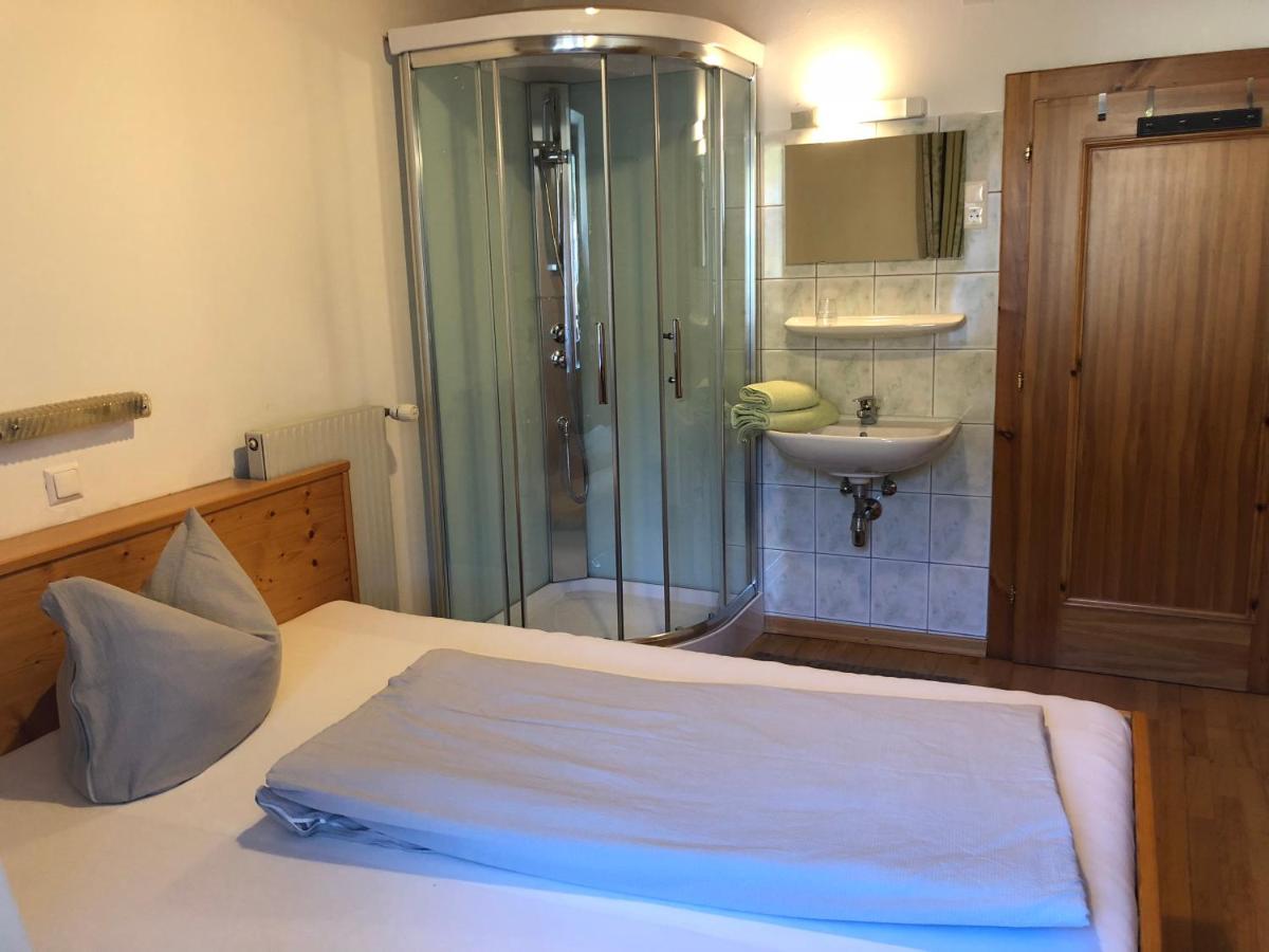 Chambre Simple avec Toilettes Communes