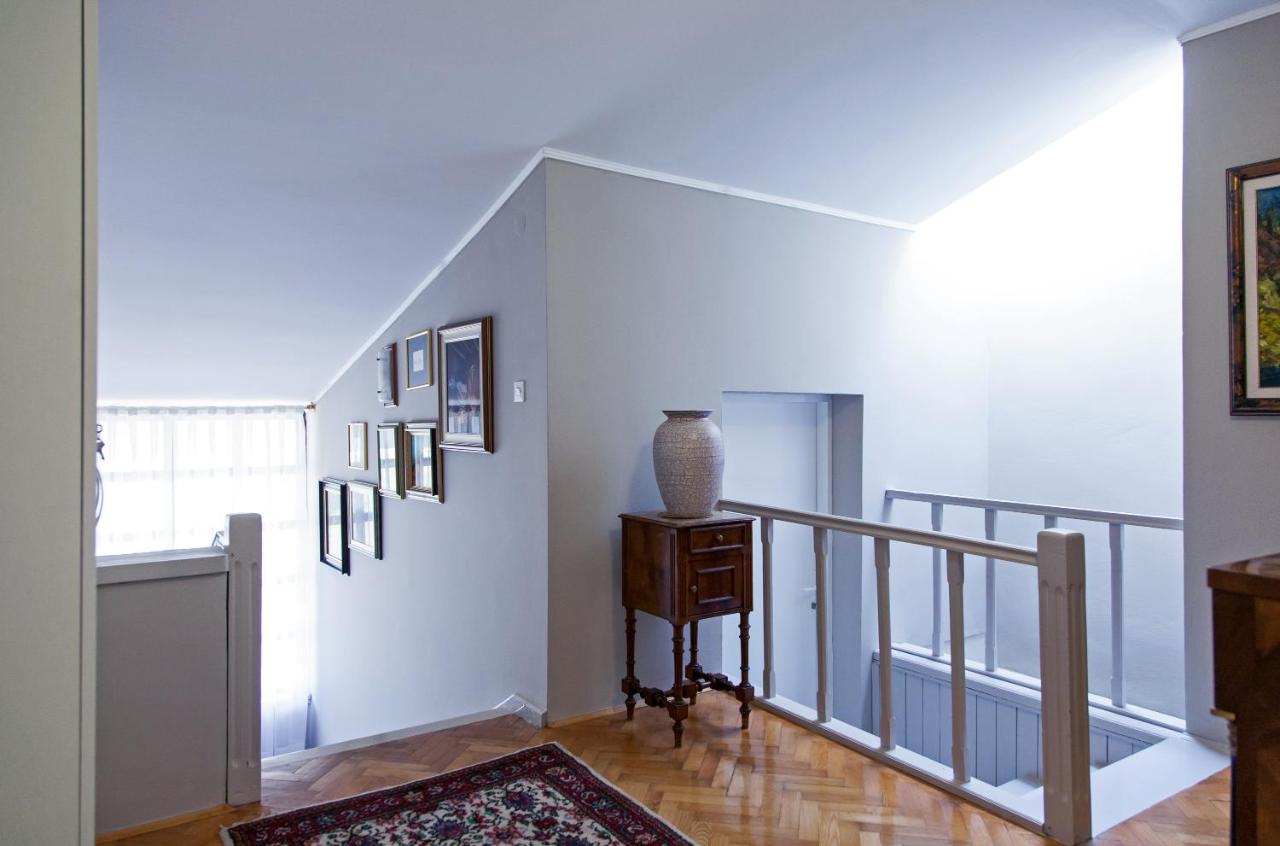 Two-Bedroom Apartment with 2 Bathrooms and Balcony