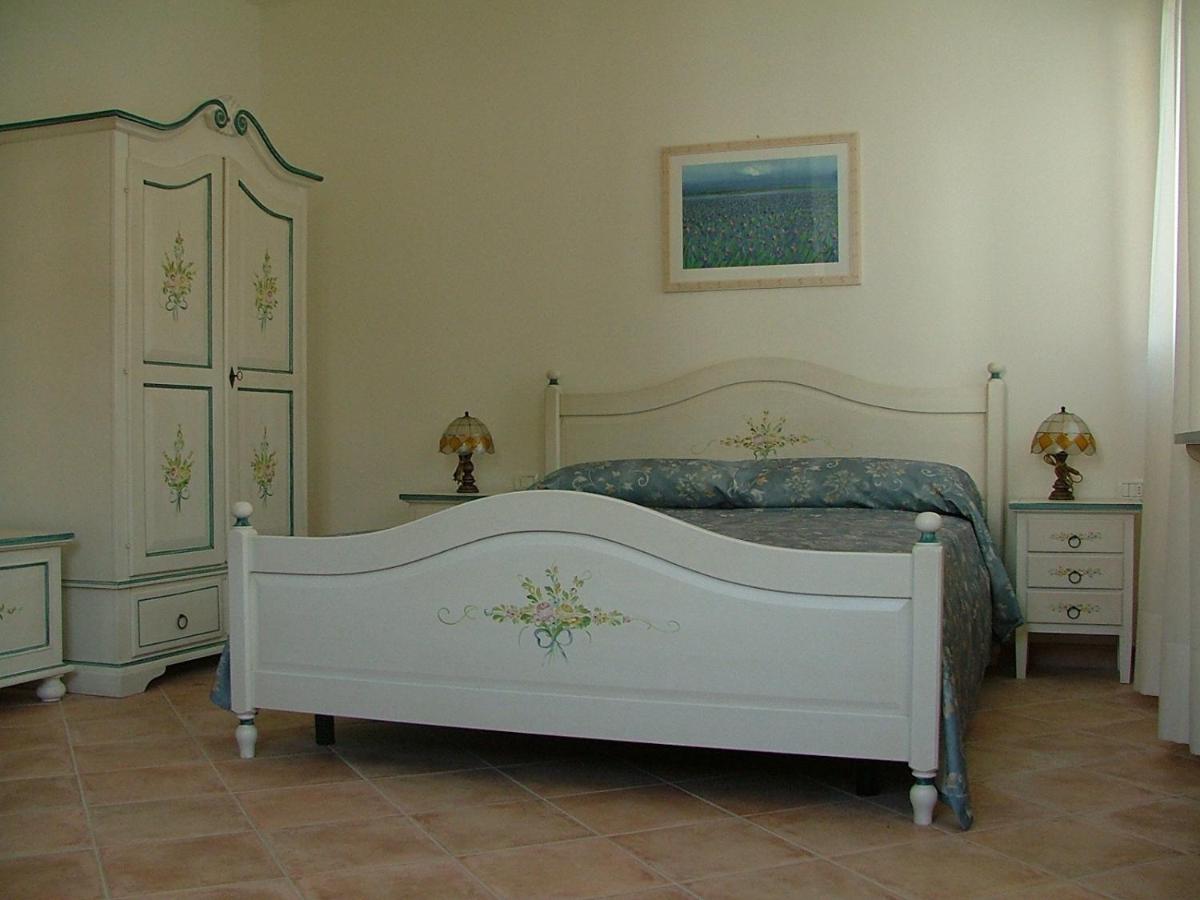 One-Bedroom Apartment with Balcony