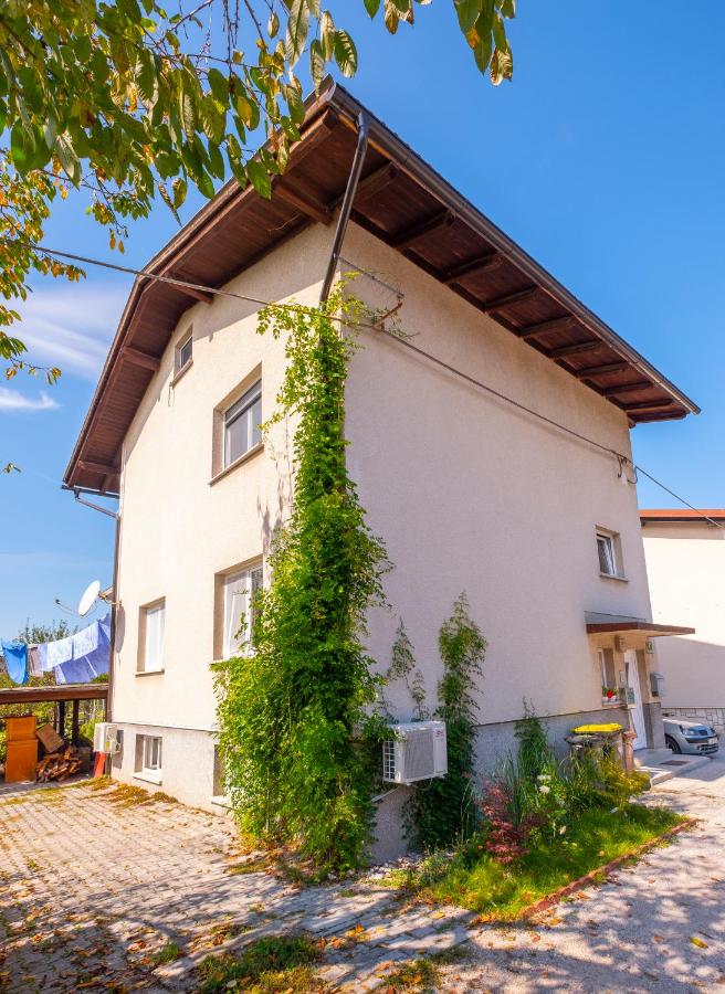 Newly renovated Studio with Air Conditioner & FREE Parking - B&B
