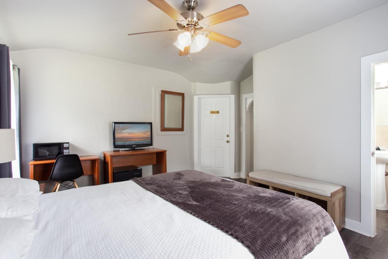 Deluxe Queen Room