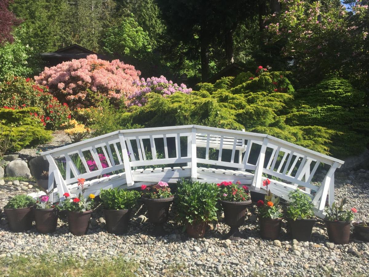 Garden Bridge House - B&B Sechelt