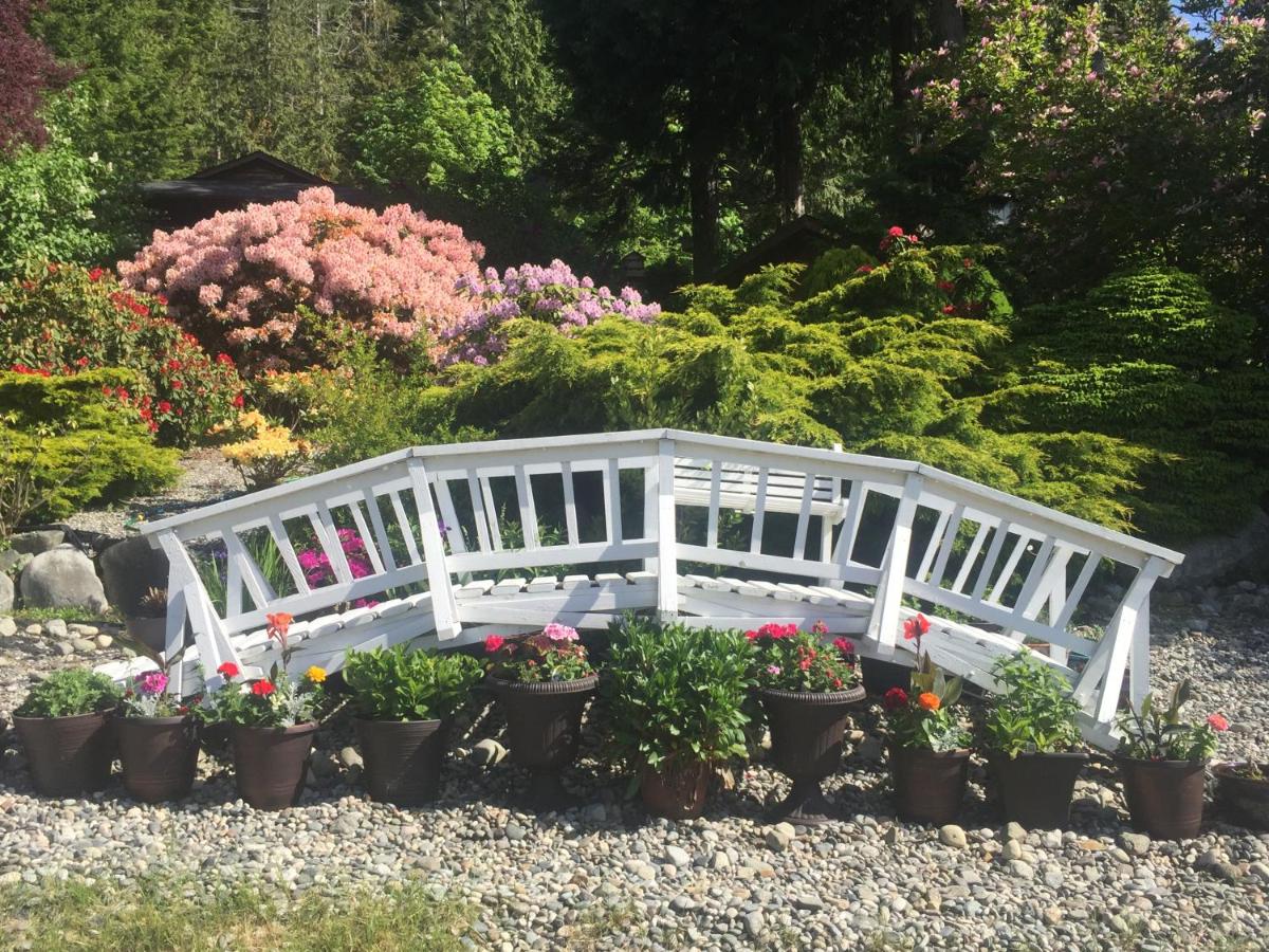 B&B Sechelt - Garden Bridge House - Bed and Breakfast Sechelt