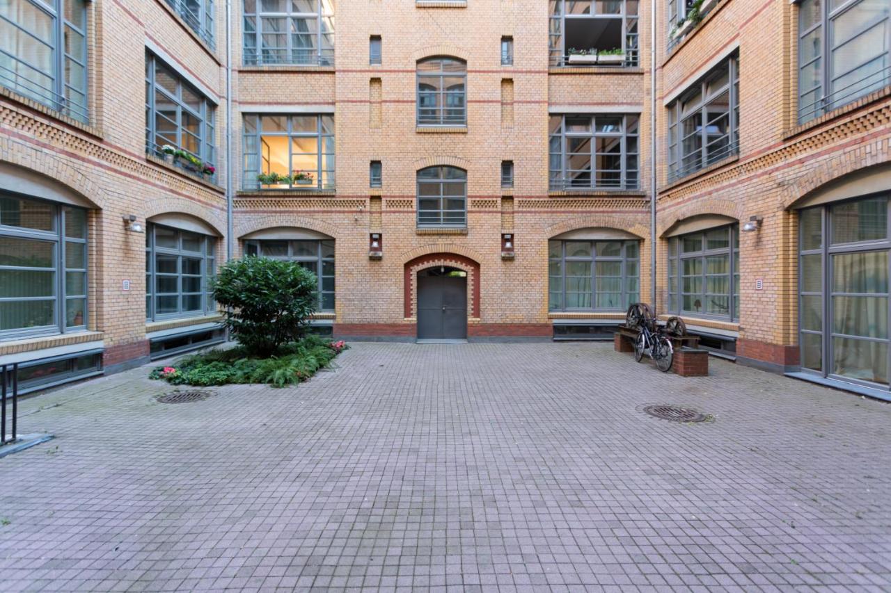 The Melchior, Luxury Industry Loft in Mitte, group & family friendly, 2 bath rooms, big dining table, ideal for 4 - 6 Guests - Chambres d'hôtes Berlin