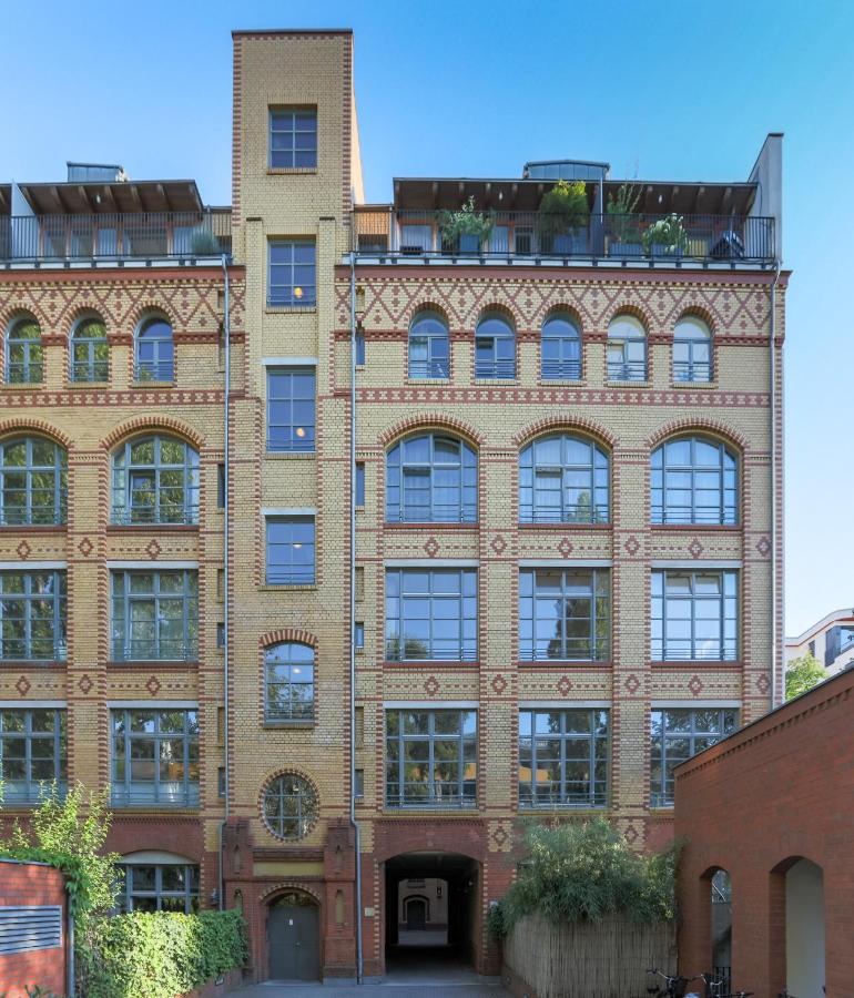 The Melchior, Luxury Industry Loft in Mitte, group & family friendly, 2 bath rooms, big dining table, ideal for 4 - 6 Guests - Chambres d'hôtes Berlin