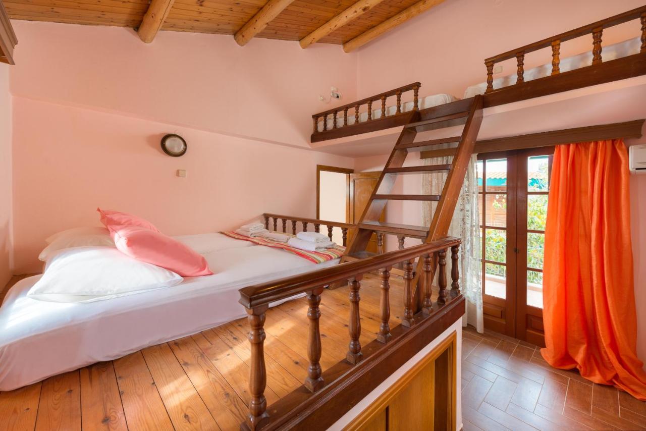 Three-Bedroom House without Pool