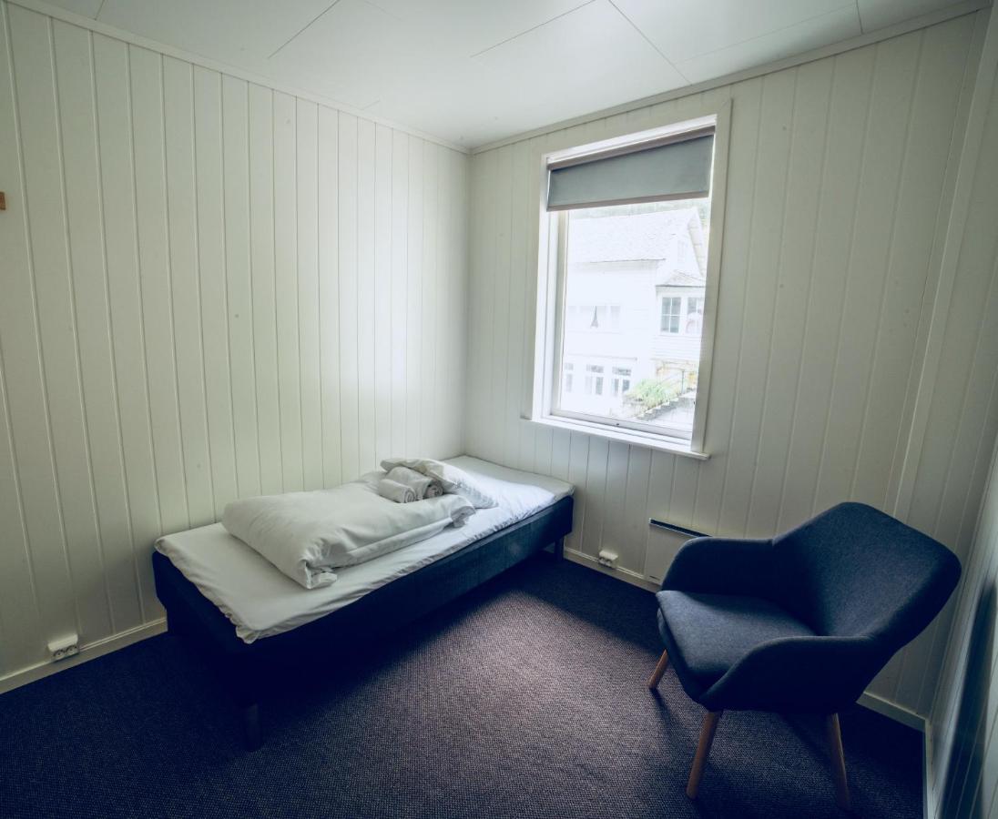 Chambre Simple avec Toilettes et Douche Communes