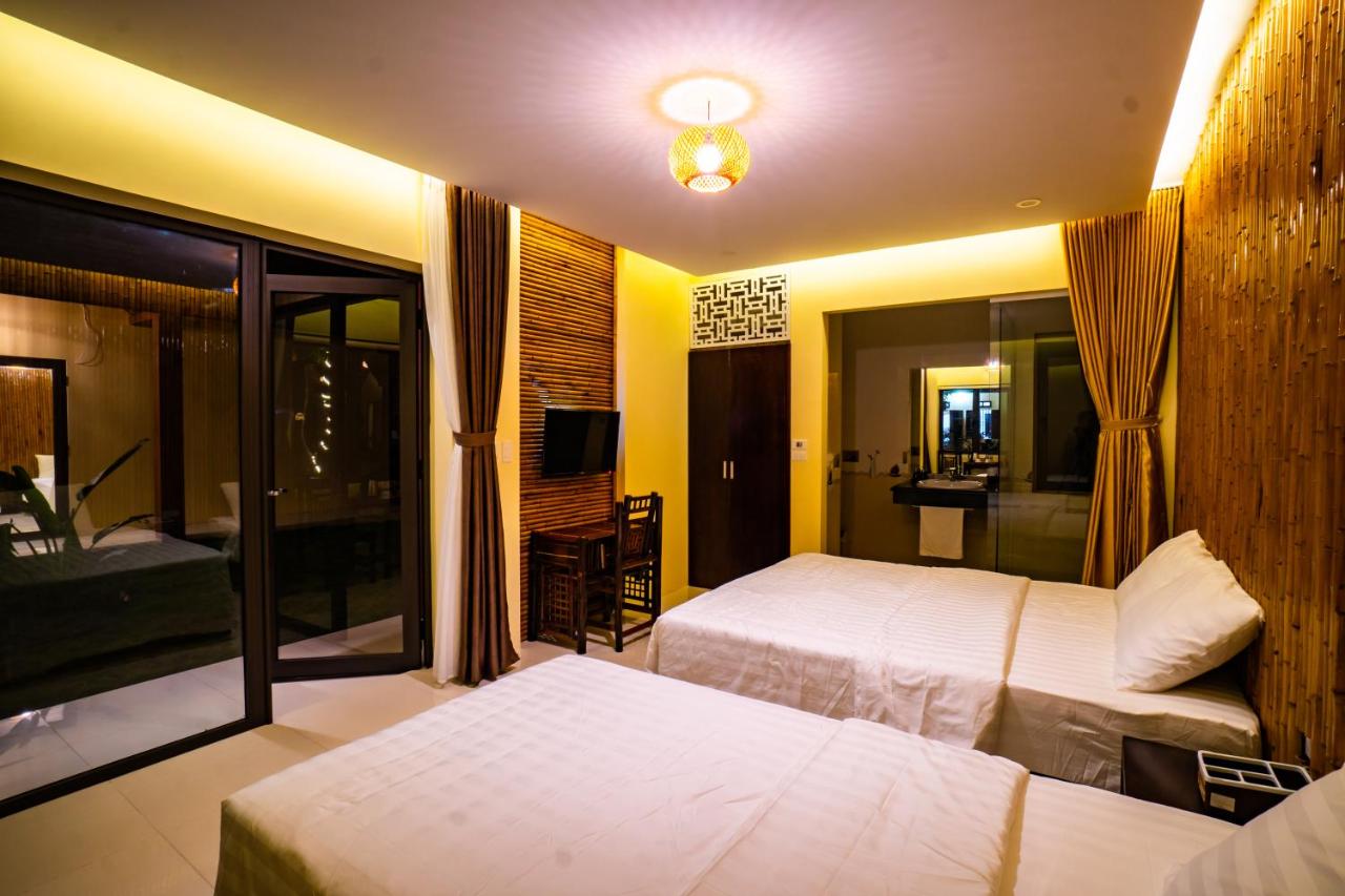 Habitación Triple con vistas al jardín
