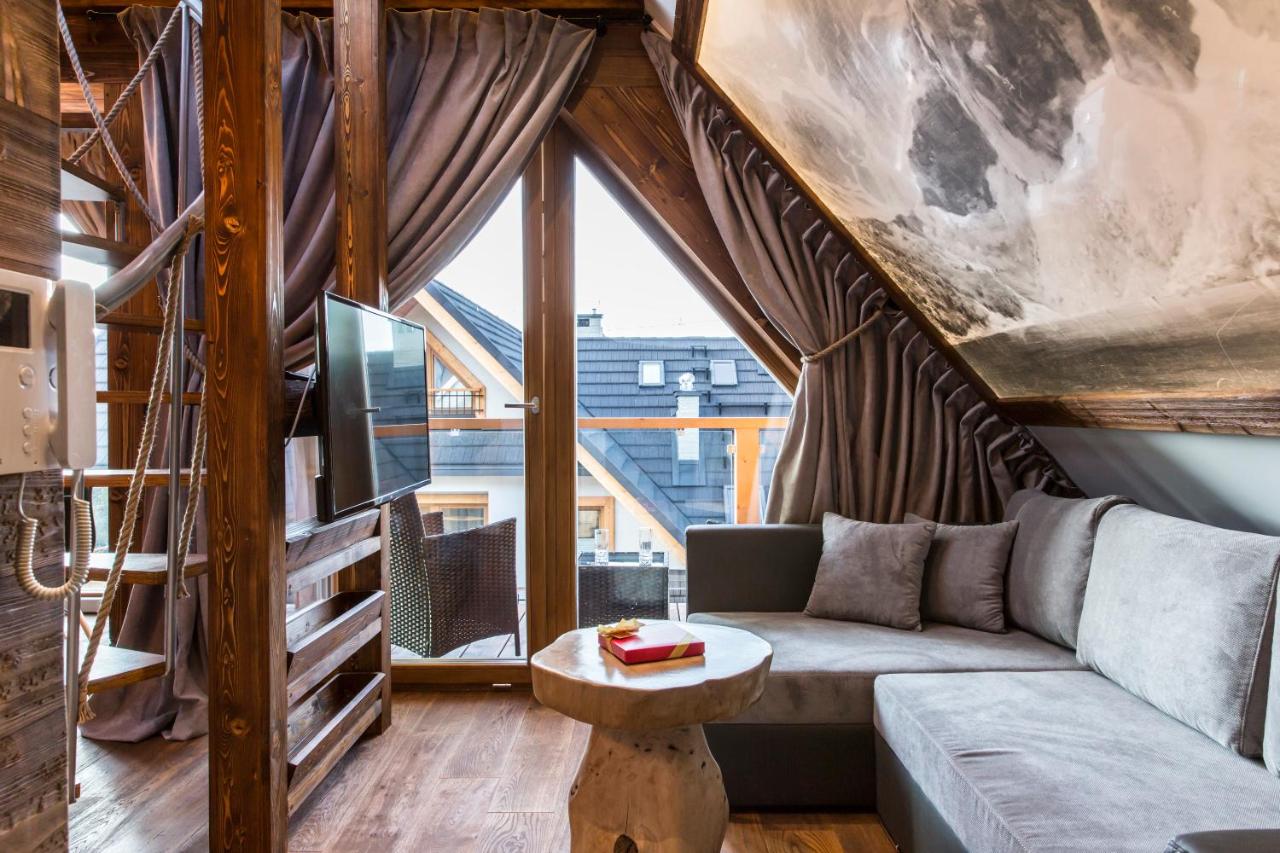 Pola Deluxe Apartment with Glazed Bedroom