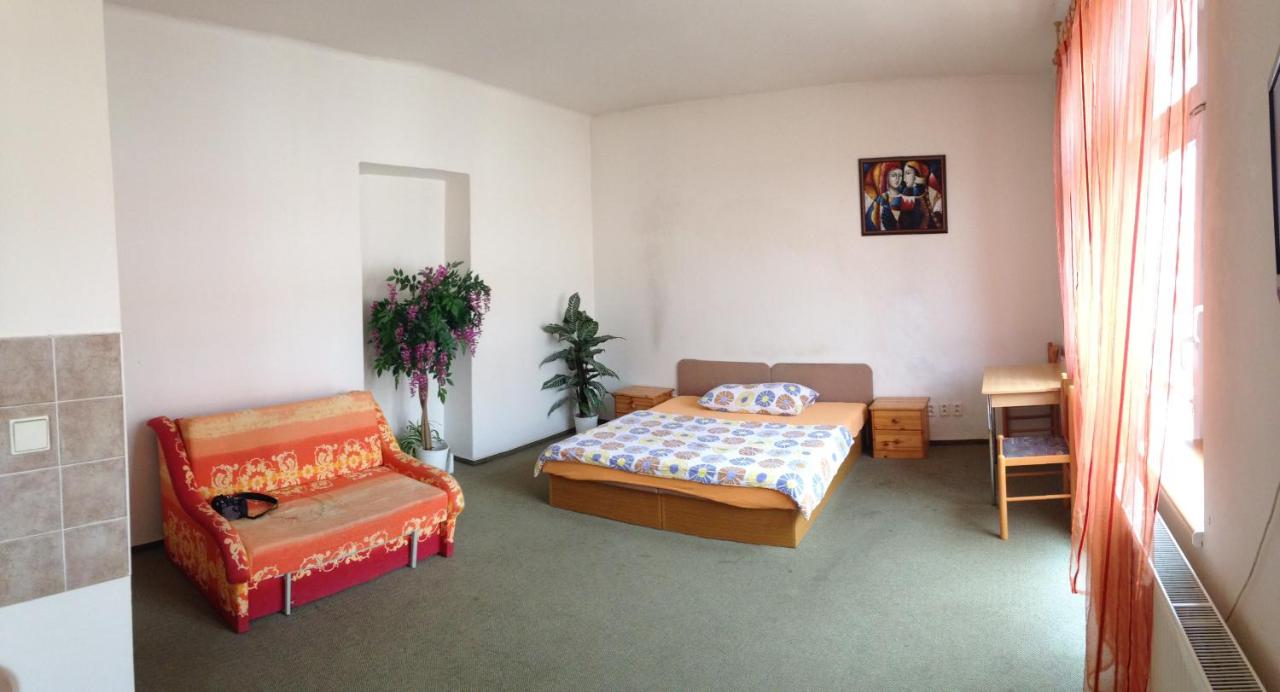 Doppel- oder Zweibettzimmer