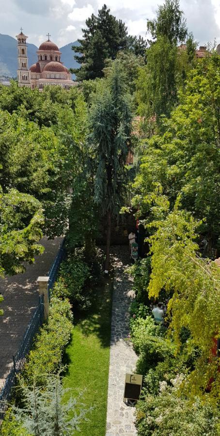 Villa Themistokli - B&B