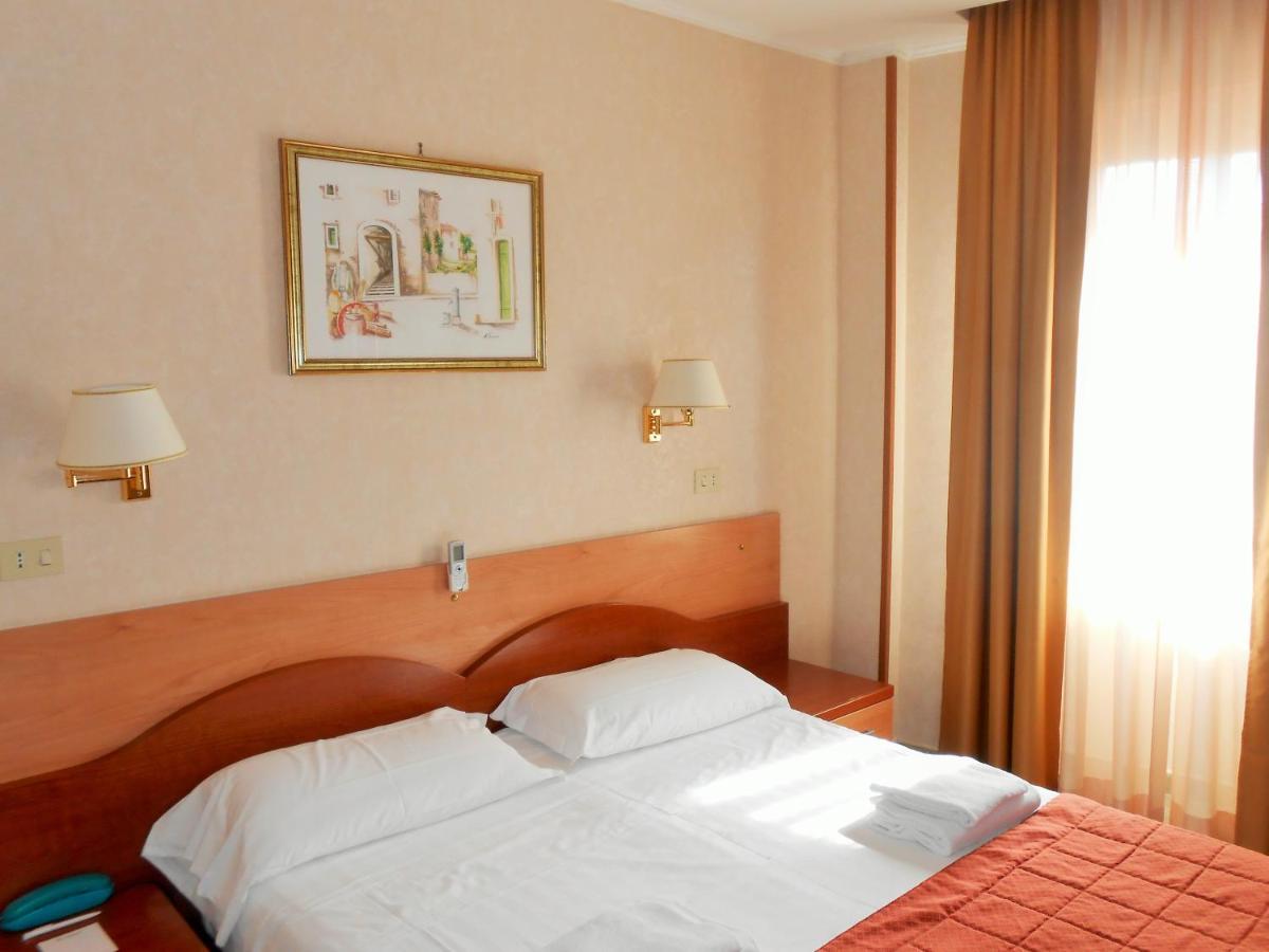 Hotel Riviera Airport, Sure Hotel Collection by Best Western