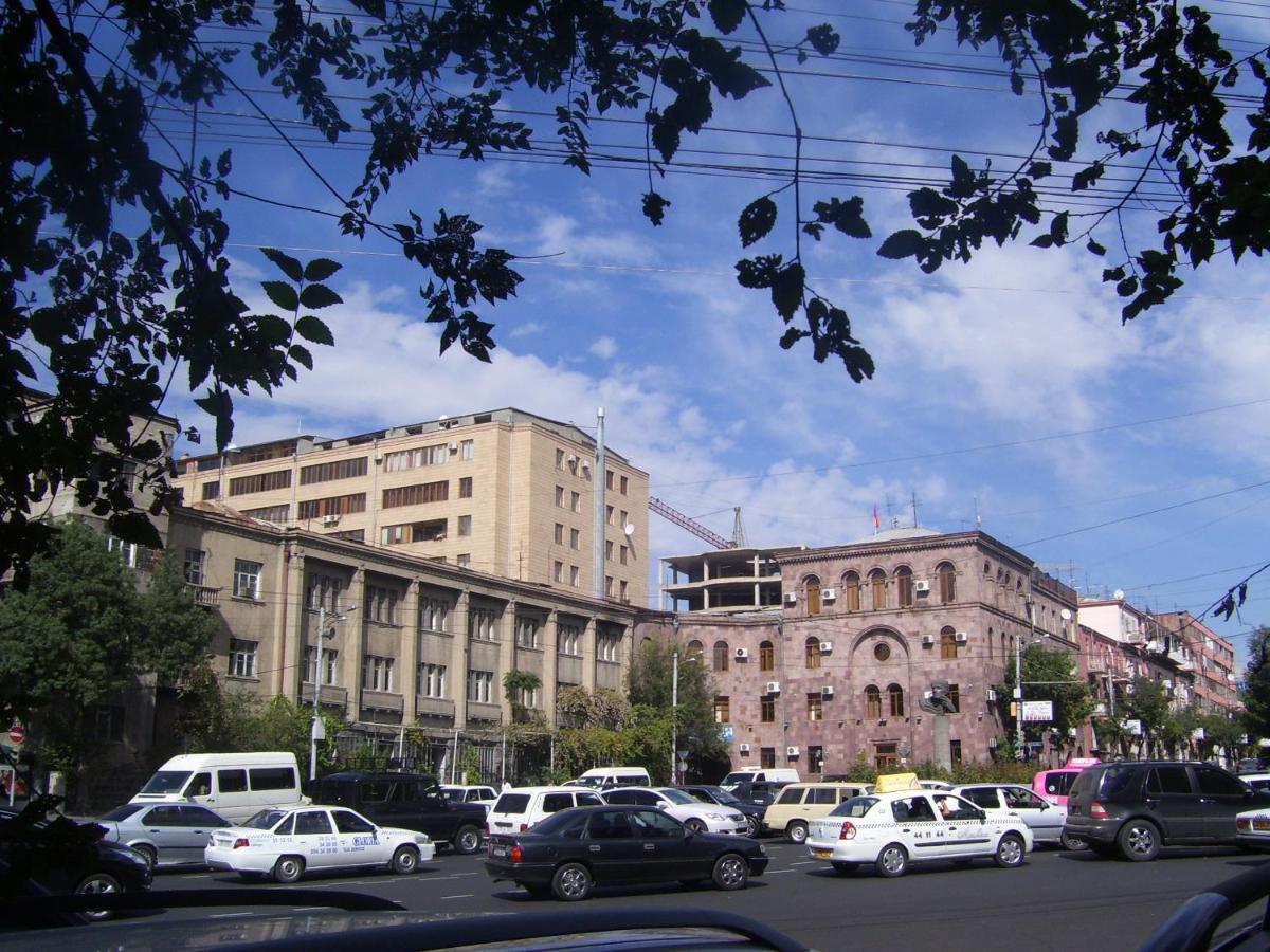Two bedroom apartment near Republic Square in Yerevan - Bed and Breakfast Jerevan