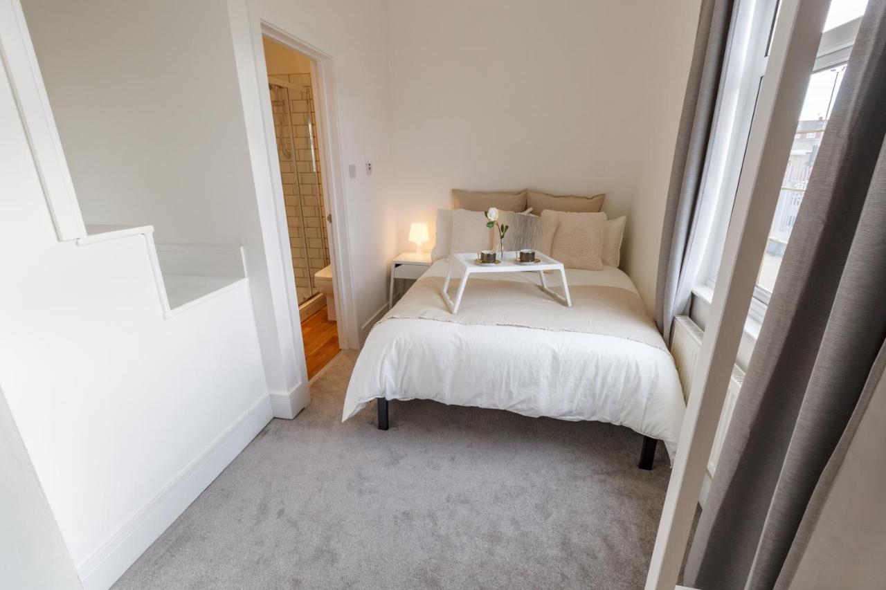 B&B Liverpool - Sapphire Home Stay - Bed and Breakfast Liverpool