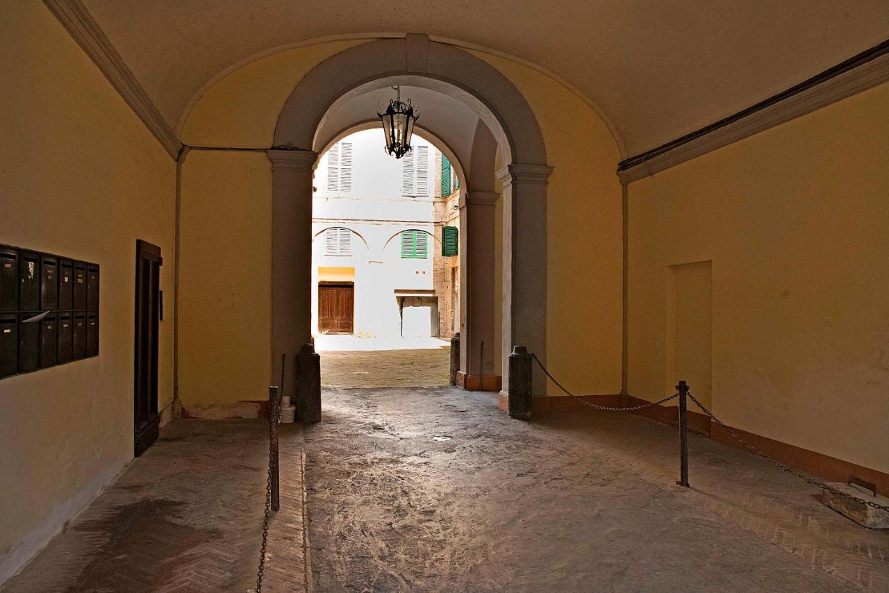 Stilmoderno Nice Apartment in Siena's Historic Center, Just Steps from Piazza del Campo - B&B