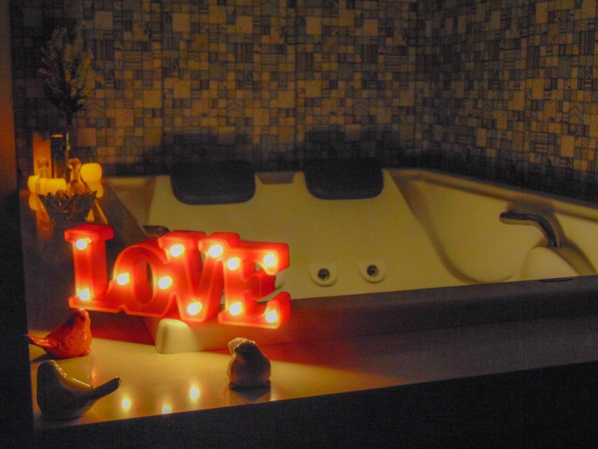 Queen Suite with Spa Bath