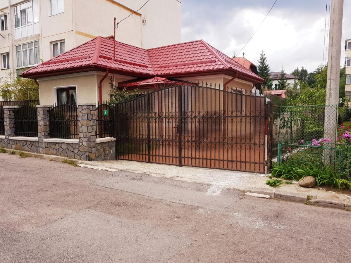 Casa Bunicii Sinaia - B&B