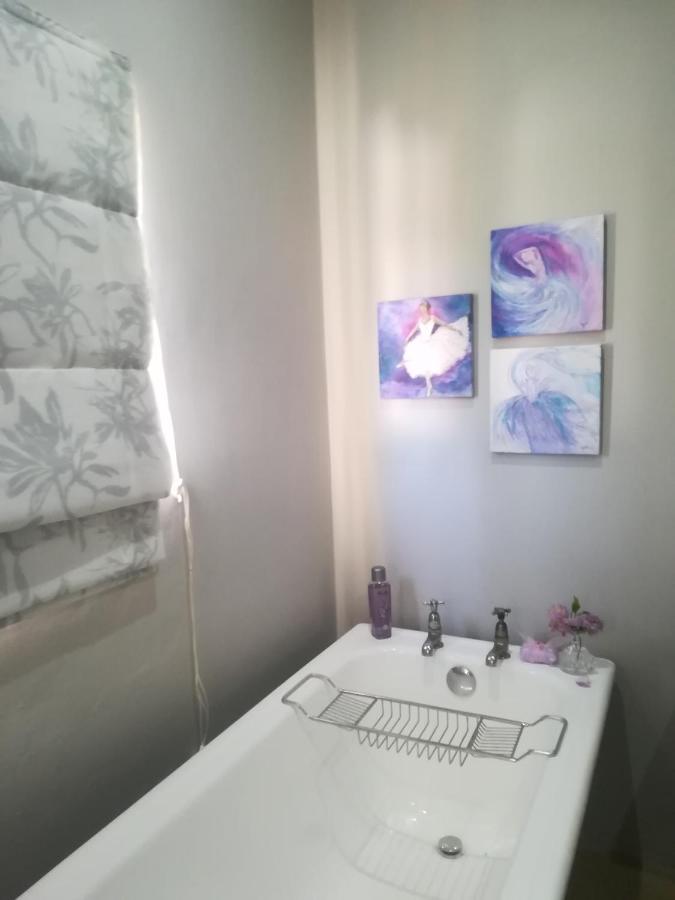 Chambre Lits Jumeaux avec Salle de Bains Commune