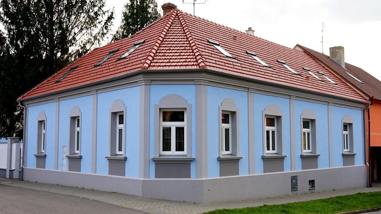 Apartment with Garden View