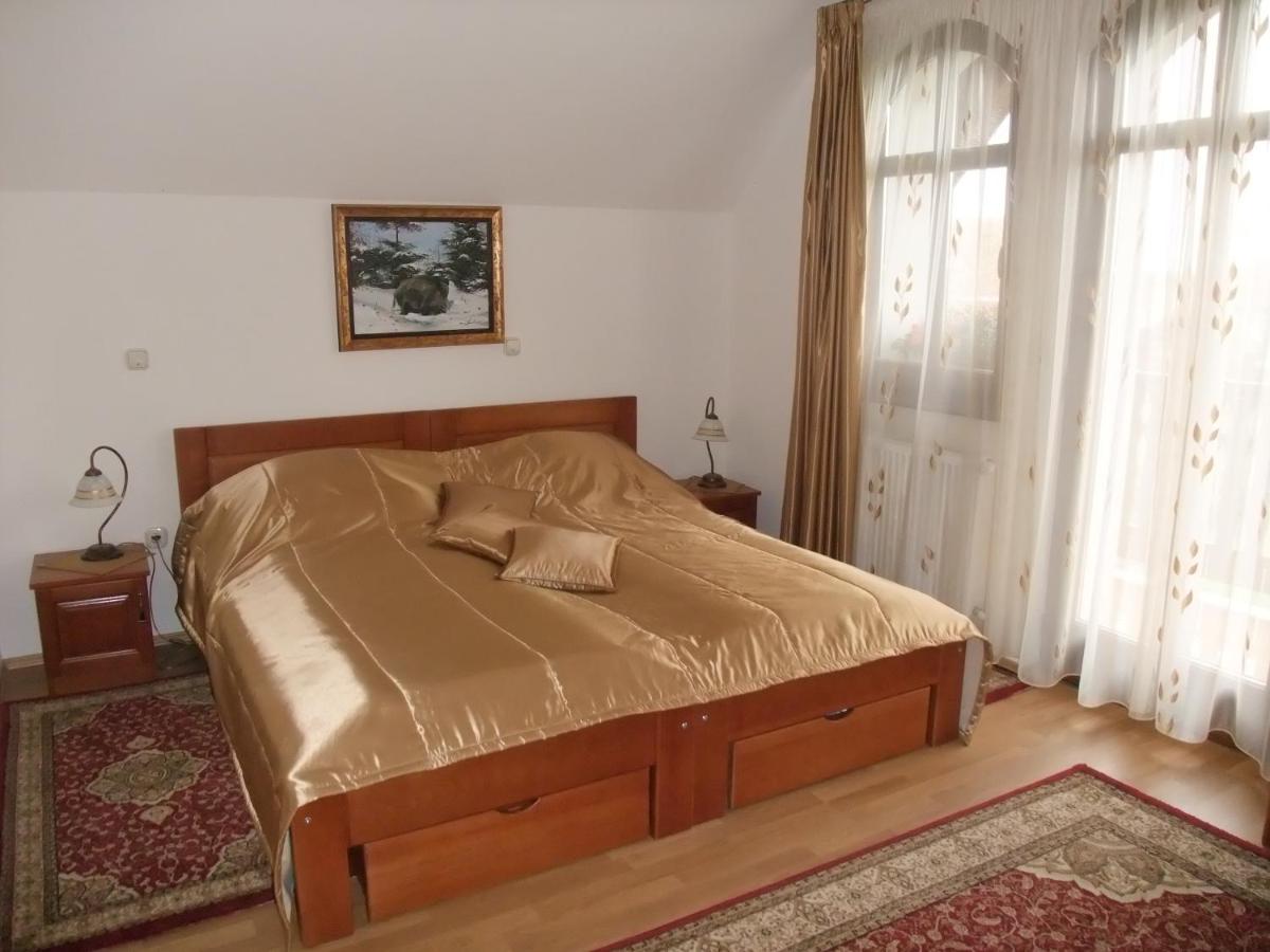 Doppel- oder Zweibettzimmer