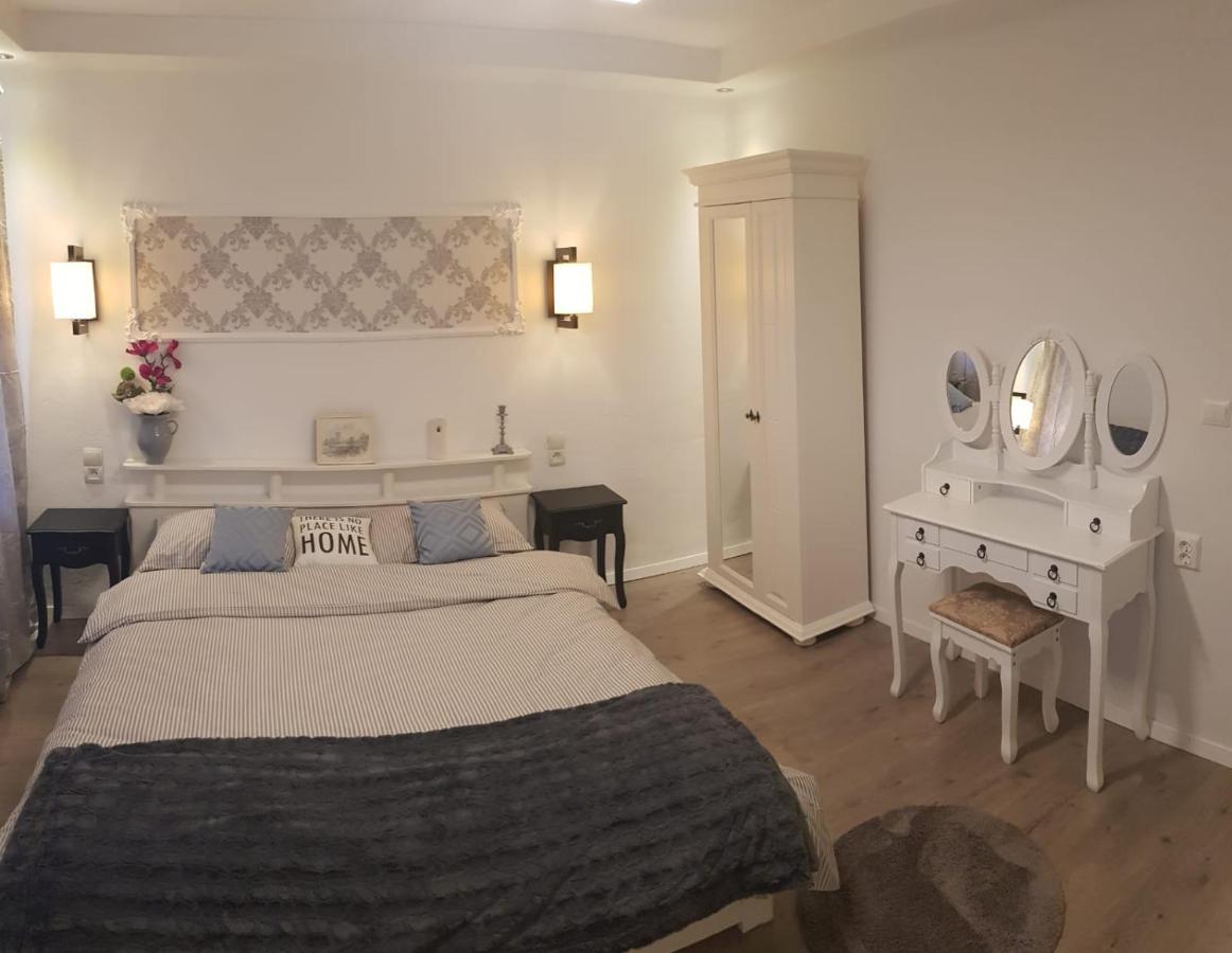 Casa Randunicii - Swallow House - B&B