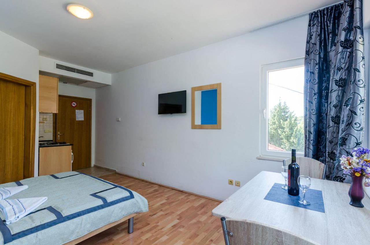 Estudio con balcón o terraza